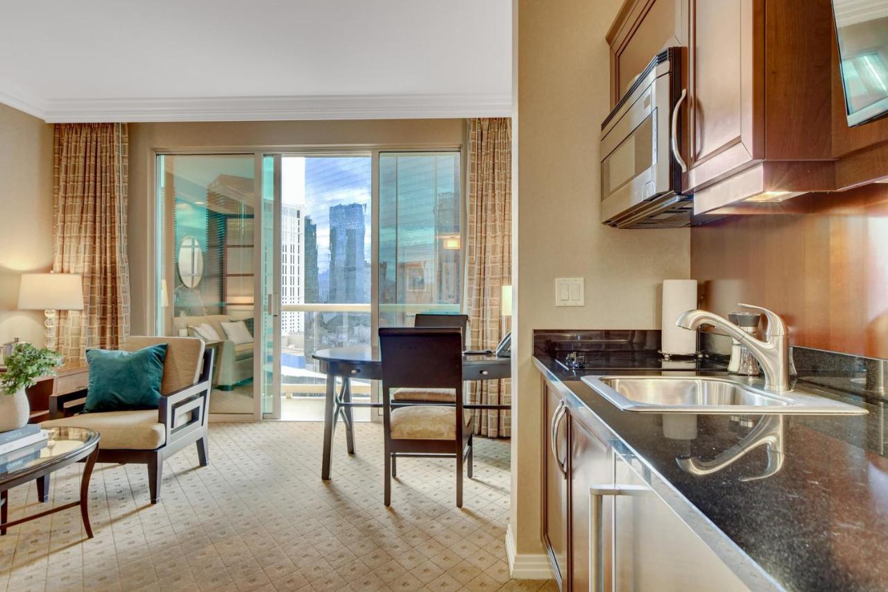 Balcony Full Strip View Suite Mgm Signature Free Valet 拉斯维加斯 外观 照片